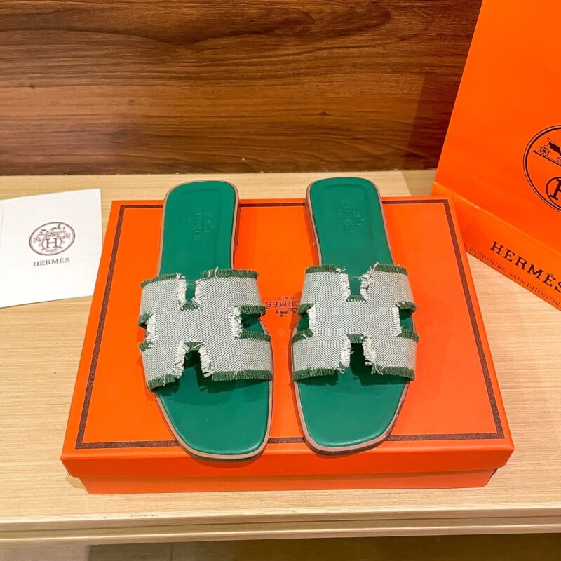 Alternative view of HERMES ORAN SANDAL GREEN H231095Z V1350
