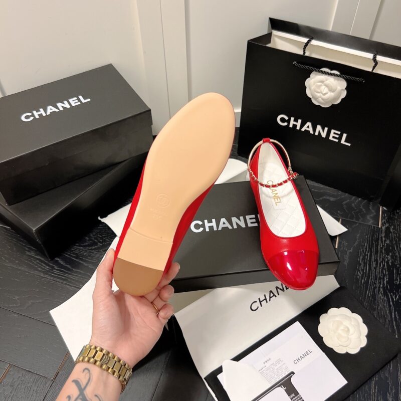 Alternative view of CHANEL INTERLOCKING CC LOGO BALLET FLATS RED