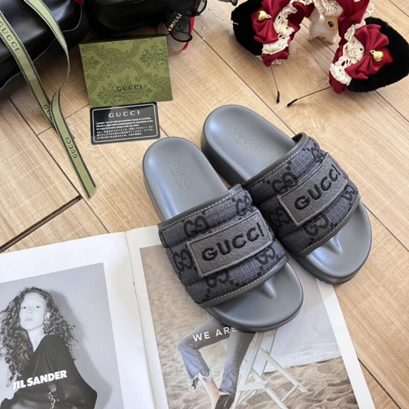 Alternative view of GUCCI GG HORIZONTAL STRAP SANDALS WITH TAG IN GREY