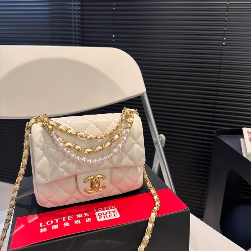 Alternative view of CHANEL FLAP BAG GOLD HARDWARE WITH CHAIN WHITE 17CM
