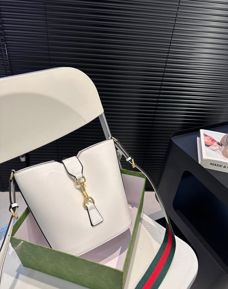 Alternative view of GUCCI MINI BUCKET SHOULDER BAG WHITE 19CM 782908 AADDY 9589
