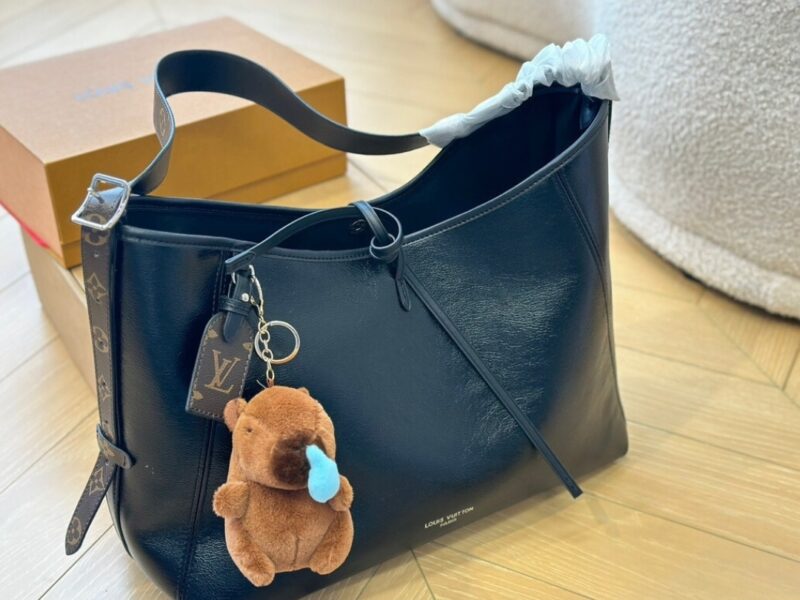 Alternative view of LOUIS VUITTON CARRYALL DARK MM BLACK 39CM M25143