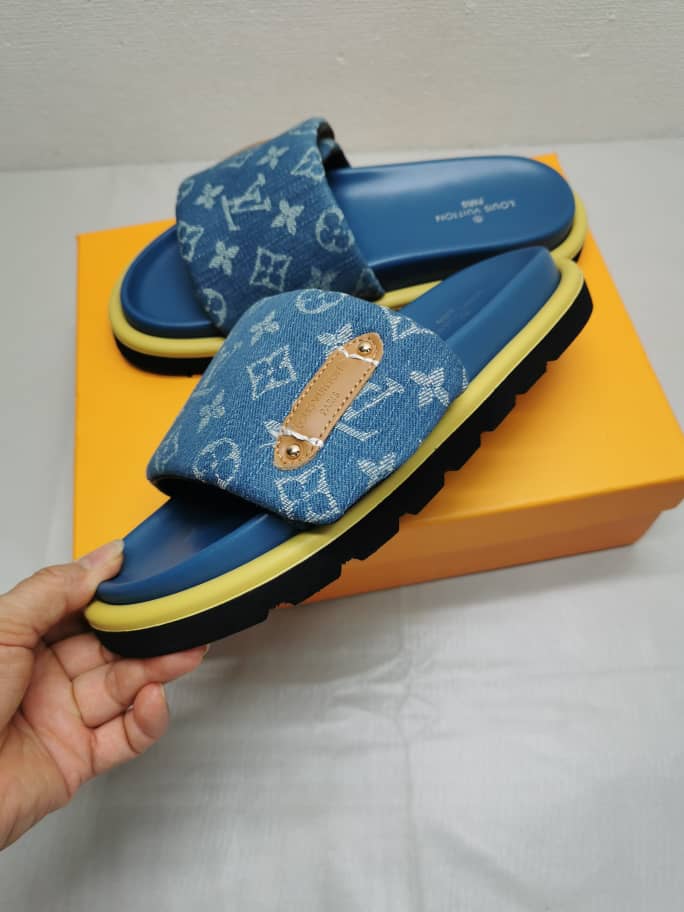Alternative view of LOUIS VUITTON POOL PILLOW FLAT COMFORT MULES BLUE 1ACJVH