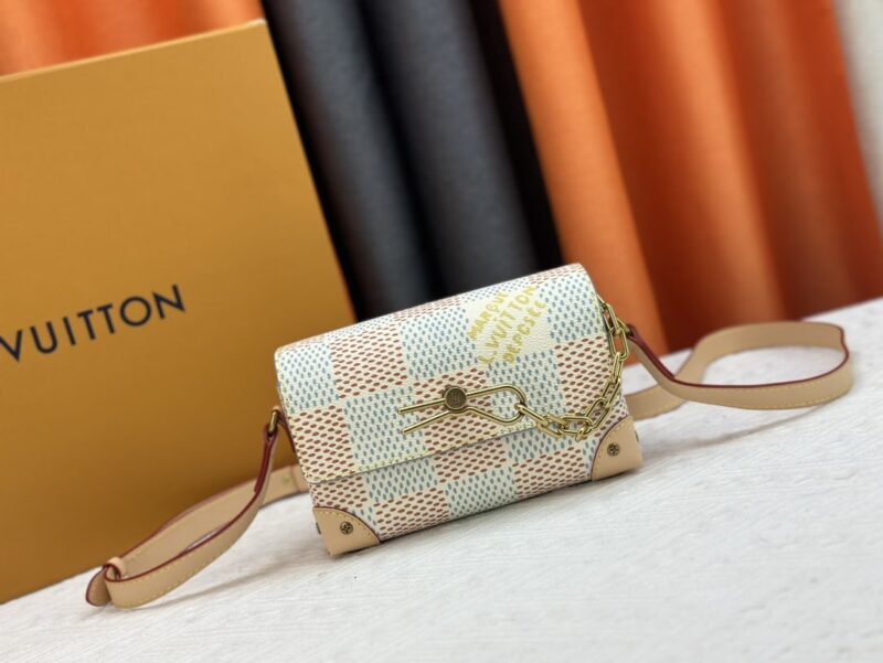 Alternative view of LOUIS VUITTON STEAMER WEARABLE WALLET WHITE 18CM N40674