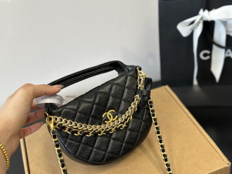 Alternative view of CHANEL POUCH GRAINED SHINY BLACK 17CM AP3943 B16288 94305