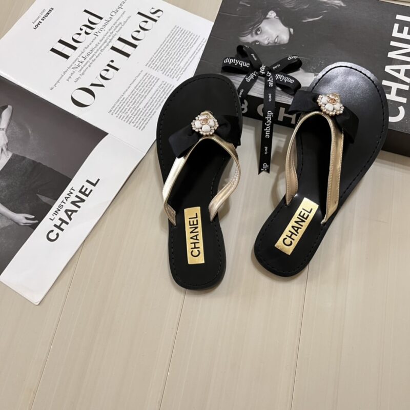 Alternative view of CHANEL THONG SLIDE WHITE CAMELLIA CC LOGO BOW BLACK