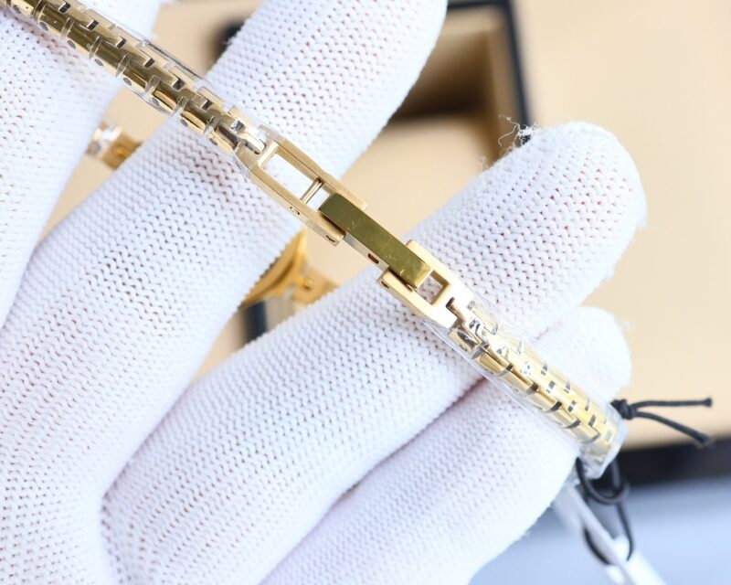 Alternative view of GUCCI LADIES WATCH ROUND CASE WITH SLIM DIAL GOLD IN BLACK 22MM