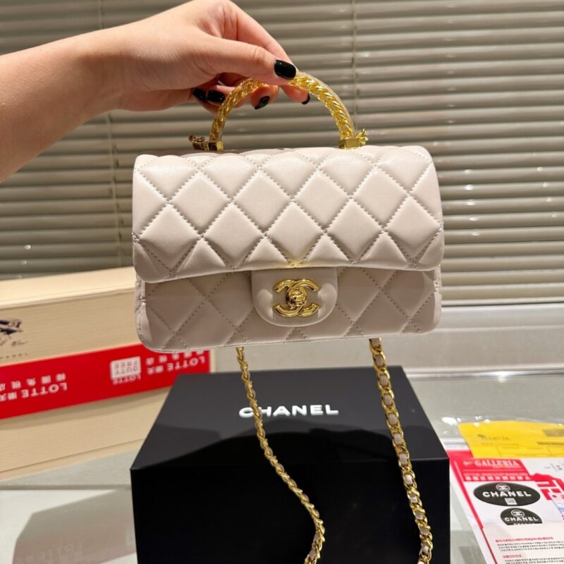 Alternative view of CHANEL WALLET ON CHAIN AND RESIN WITH GOLD TONE METAL WHITE 20CM AP3767 B16284 10601