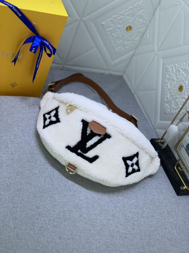 Alternative view of LOUIS VUITTON BUMBAG MONOGRAM TEDDY FLEECE WHITE 37CM M23715