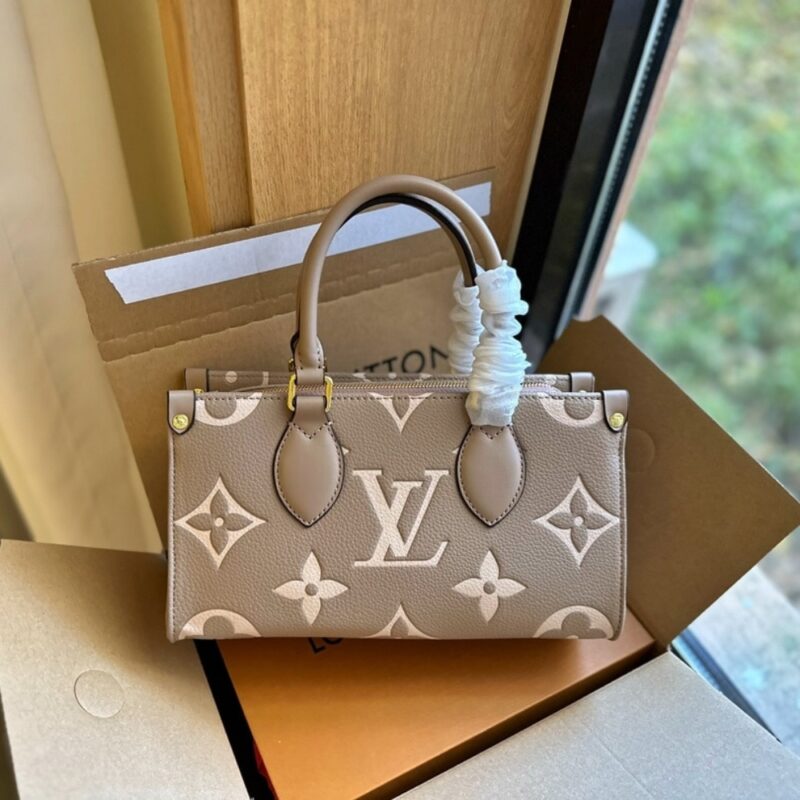Alternative view of LOUIS VUITTON ONTHEGO EAST WEST BAG BICOLOR BEIGE 25CM M23641