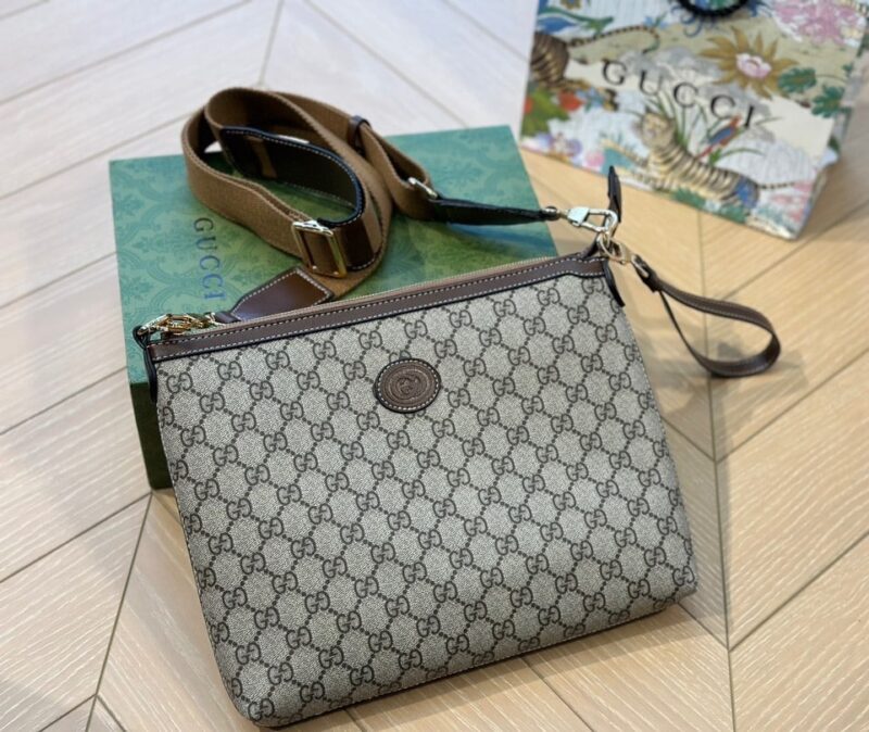 Alternative view of GUCCI MESSENGER BAG WITH INTERLOCKING G BEIGE 29CM ‎760021 92THG 8563