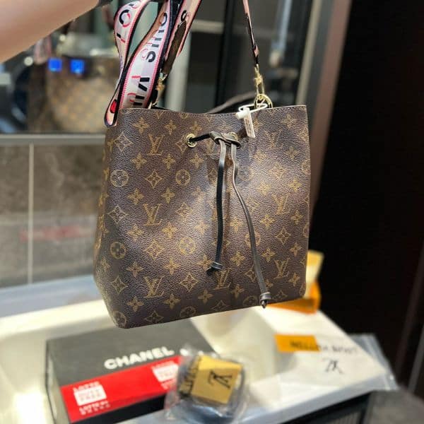 Alternative view of LOUIS VUITTON NEONOE MONOGRAM LEATHER BAG BROWN 25CM