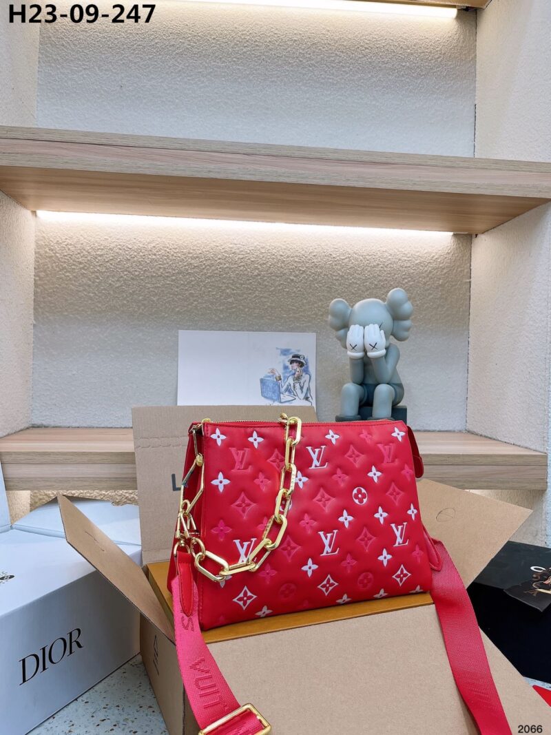 Alternative view of LOUIS VUITTON BOLSO COUSSIN PM MONOGRAM ROUGE 27CM M22397