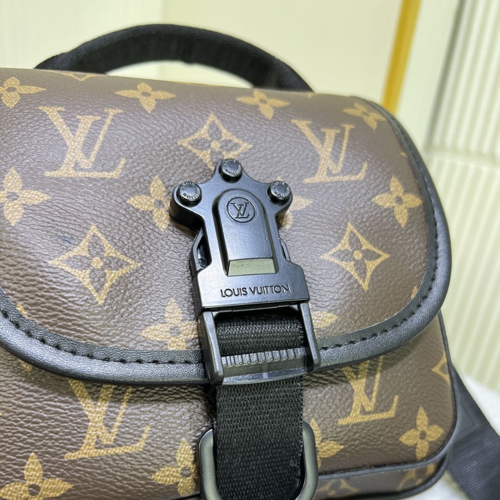 LOUIS VUITTON QUEST MESSENGER BROWN 18CM M46973 - Image 7