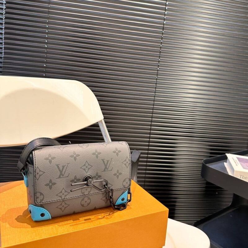 Alternative view of LOUIS VUITTON STEAMER WEARABLE WALLET TURQUOISE 17CM M11496