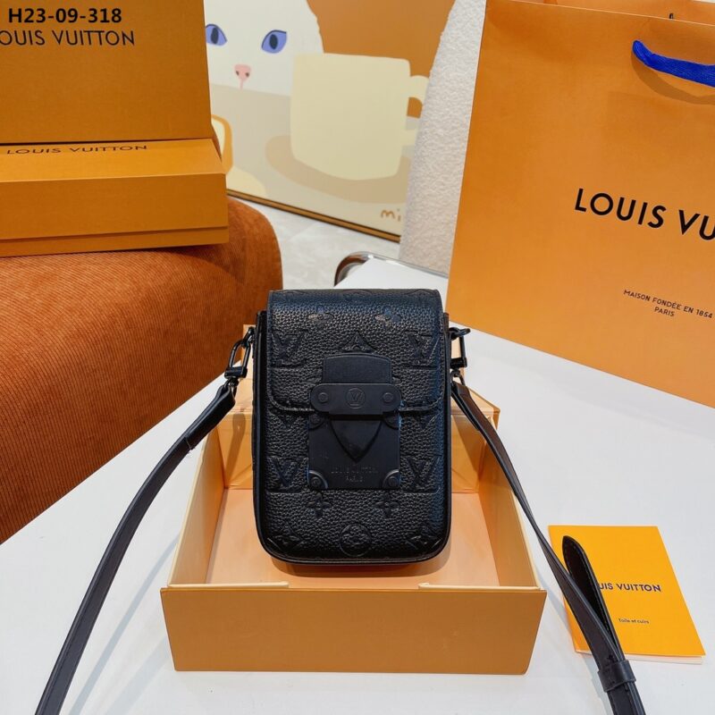 Alternative view of LOUIS VUITTON S LOCK VERTICAL WEARABLE WALLET BLACK 19CM M81524