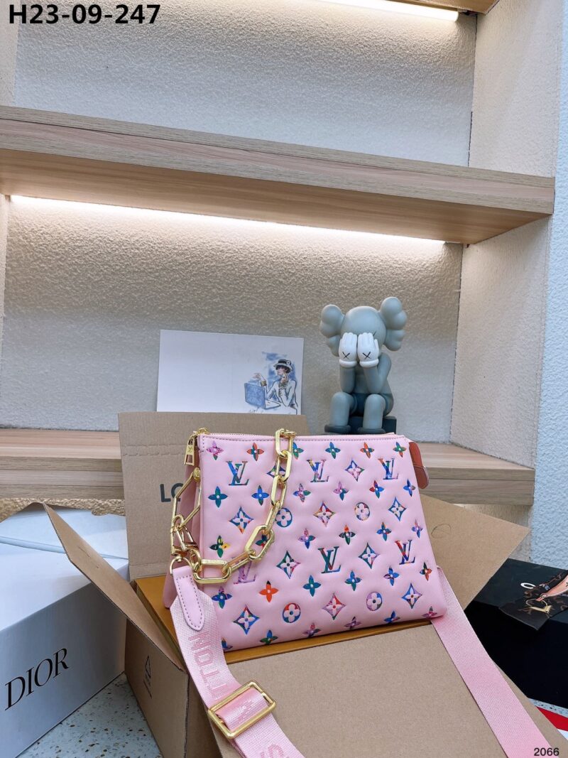 Alternative view of LOUIS VUITTON BOLSO COUSSIN PM MONOGRAM LIGHT PINK 27CM