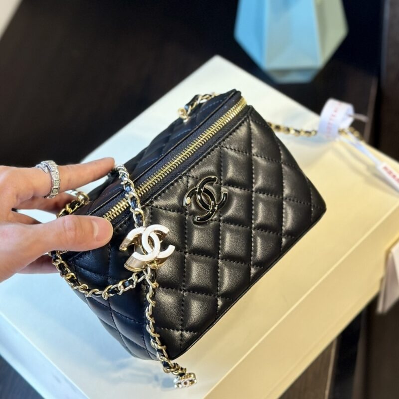 Alternative view of CHANEL CLUTCH WITH CHAIN BLACK 16CM AP4046 B17687 94305