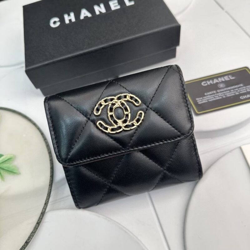 Alternative view of CHANEL 19 FLAP CARD HOLDER BLACK 11CM AP1790 B04852 94305