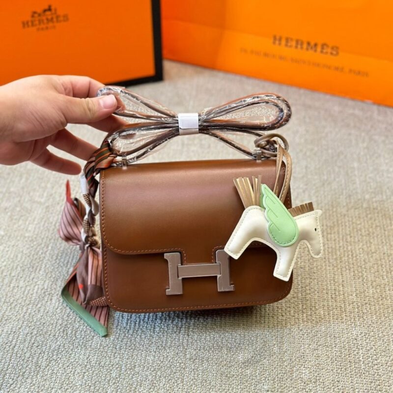 Alternative view of HERMES CONSTANCE MINI EPSOM SILVER TONED HARDWARE BROWN 19CM