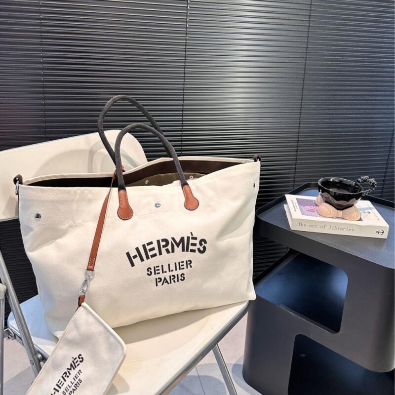 Alternative view of HERMES FOURRE TOUT DU CAVALIER BAG WHITE 42CM