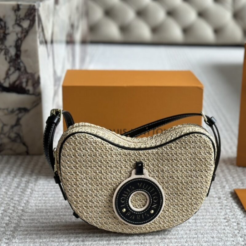 Alternative view of LOUIS VUITTON CROISSANT MM BLACK 26CM