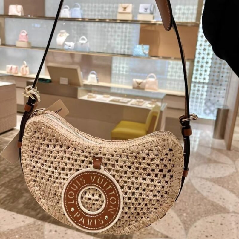 Alternative view of LOUIS VUITTON CROISSANT MM NATURAL 26CM M24811