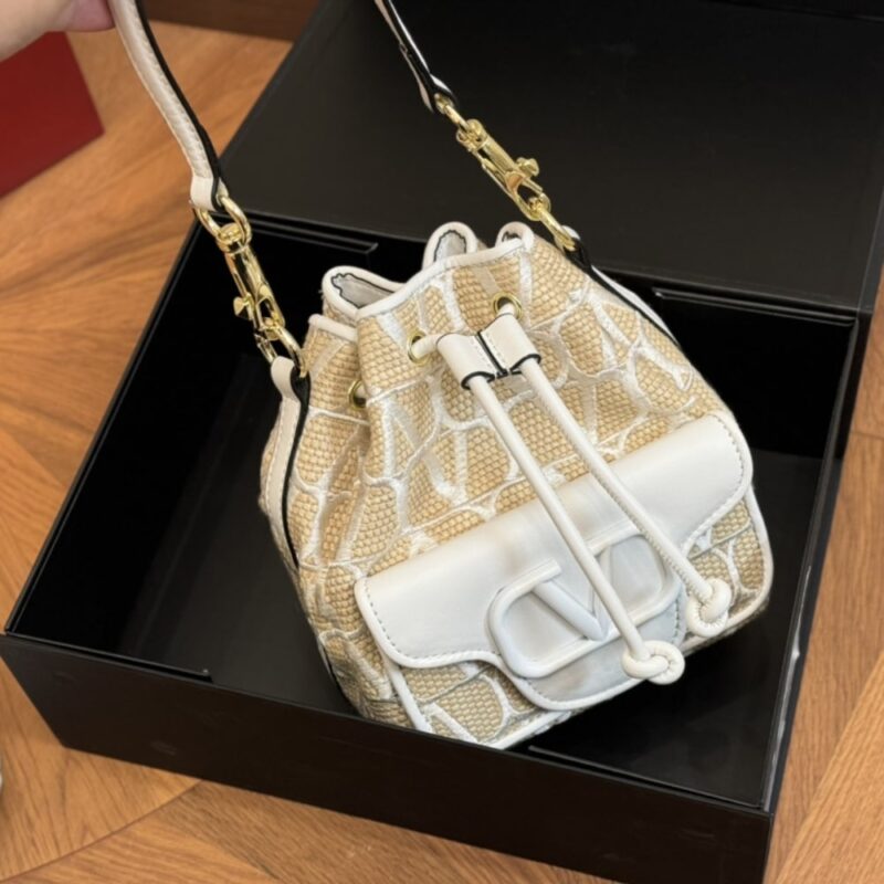 Alternative view of VALENTINO GARAVANI LOCO ICONOGRAPHER TOI BEIGE 16CM 4W2B0M94RRC