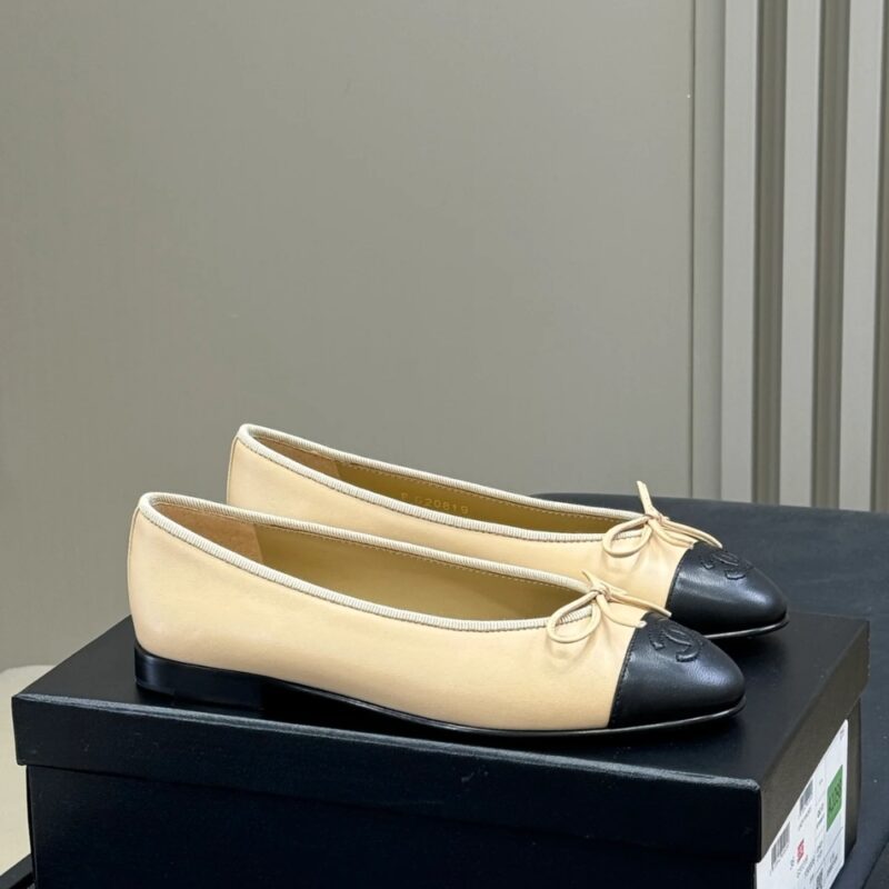 Alternative view of CHANEL CC BALLET FLATS BEIGE AND BLACK