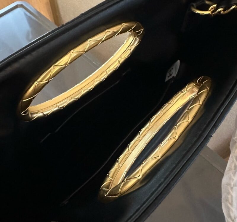 Alternative view of CHANEL CLUTCH AND GOLD PLATED METAL IN BLACK 25CM AS5038 B17663 94305