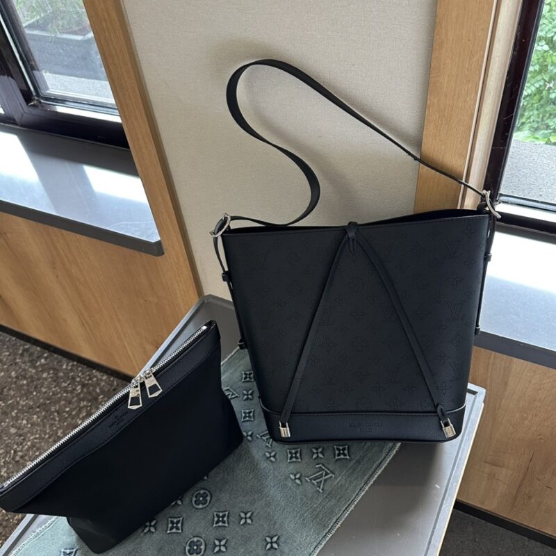 Alternative view of LOUIS VUITTON FLORE PERFORATED MAHINA BLACK 22CM M12139