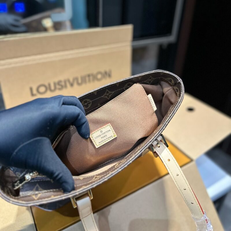 Alternative view of LOUIS VUITTON PIANO BAG MONOGRAM CANVAS BROWN 33CM M12095