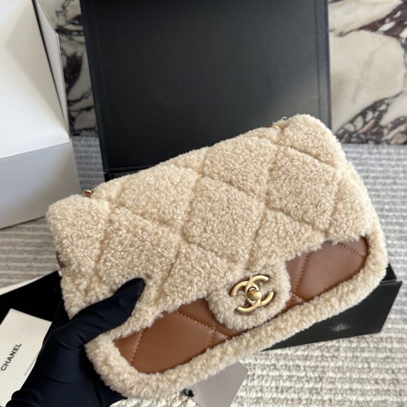 Alternative view of CHANEL FLAP BAG SHEARLING BEIGE & BROWN 23CM AS5149-B18194-NZW48