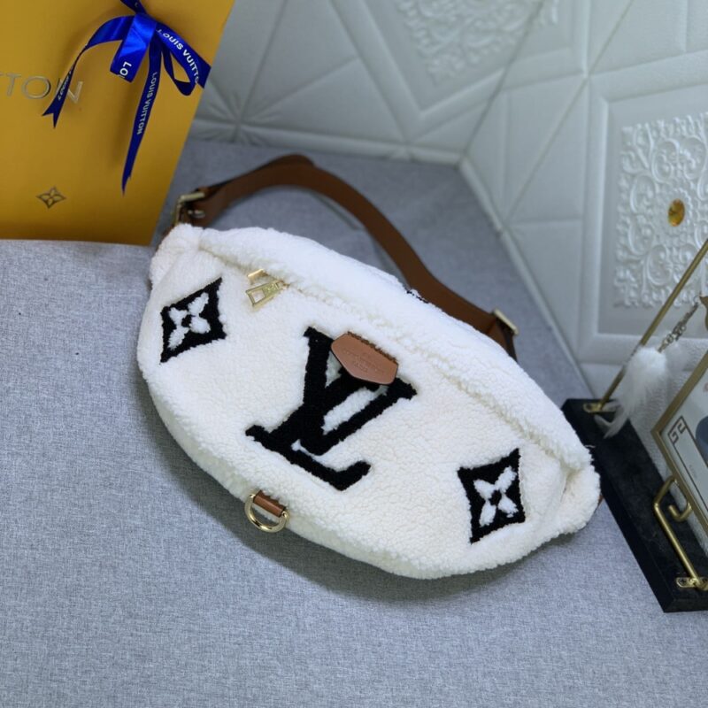 Alternative view of Louis Vuitton Bumbag Monogram Teddy Fleece White 37Cm M23715