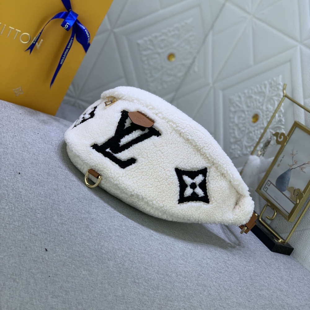 Louis Vuitton Bumbag Monogram Teddy Fleece White 37Cm M23715 - Image 3