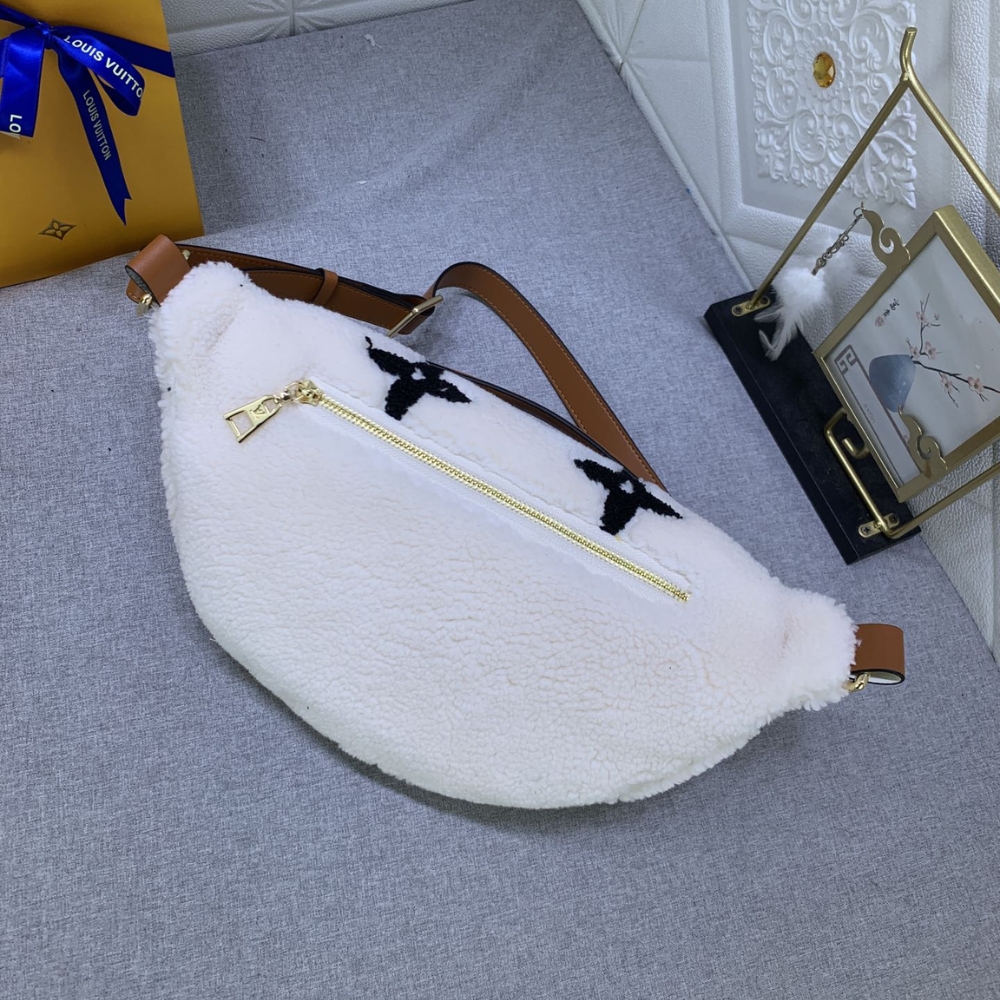 Louis Vuitton Bumbag Monogram Teddy Fleece White 37Cm M23715 - Image 5