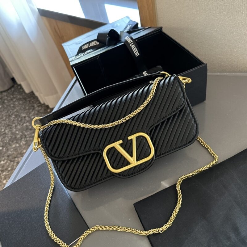Alternative view of VALENTINO GARAVANI LOCÒ SHOULDER BAG IN BLACK 27CM 5W2B0K30SZG 0NO