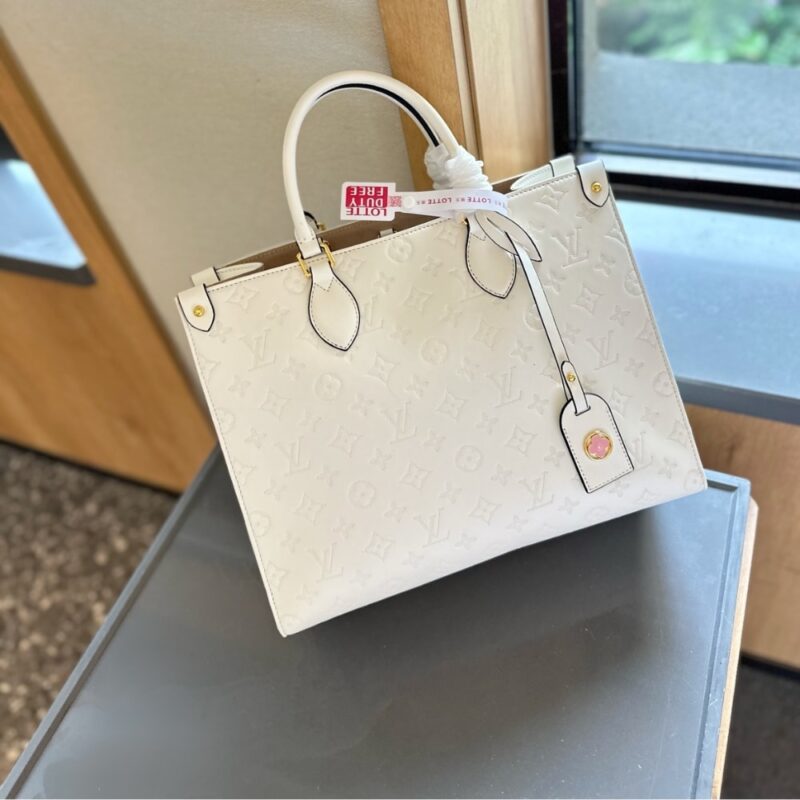 Alternative view of LOUIS VUITTON ON THE GO MM WHITE 35CM
