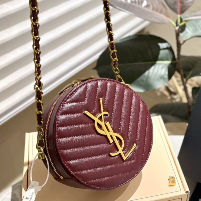 Alternative view of SAINT LAURENT VINYLE ROUND CAMERA BAG IN CHEVRON QUILTED GRAIN DE POUDRE EMBOSSED LEATHER RED 18CM