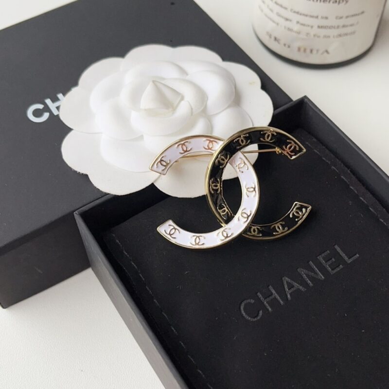 Alternative view of CHANEL CC BROOCH BLACK AND WHITE