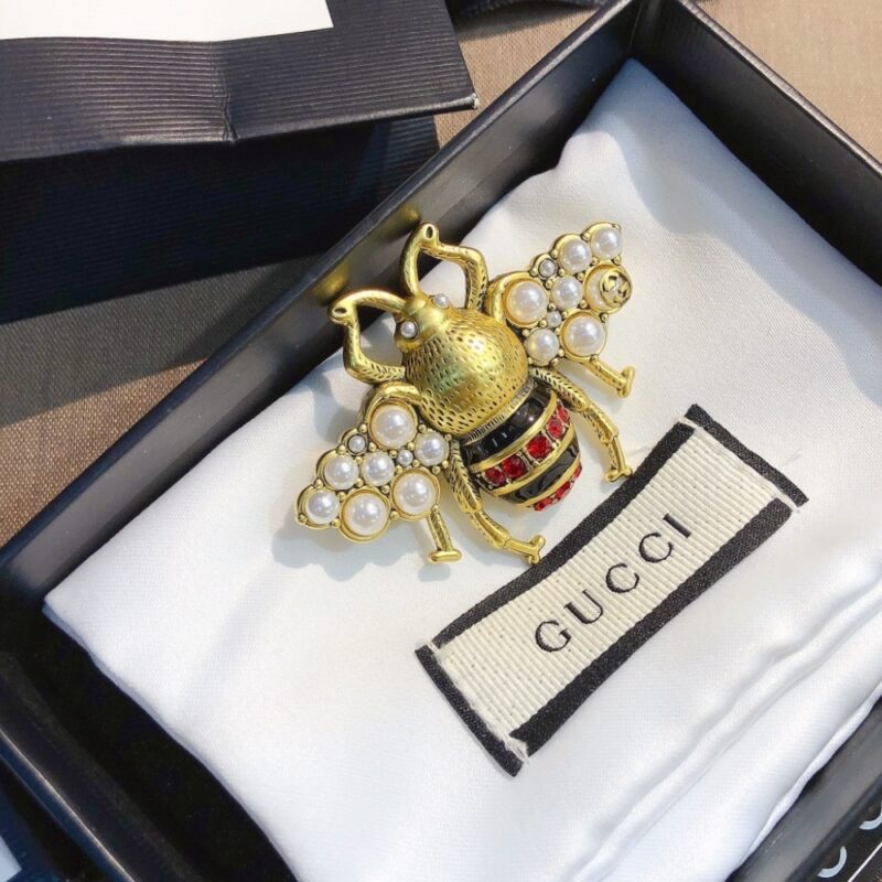 Alternative view of GUCCI GG BLACK AND RED BEE BROOCH GOLD WITH PEARL
