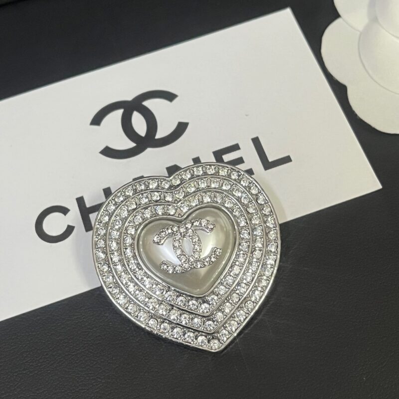 Alternative view of CHANEL CC HEART BROOCH SILVER WITH PEARL HEART
