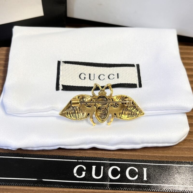 Alternative view of GUCCI GG SMALL BEE BROOCH GOLD