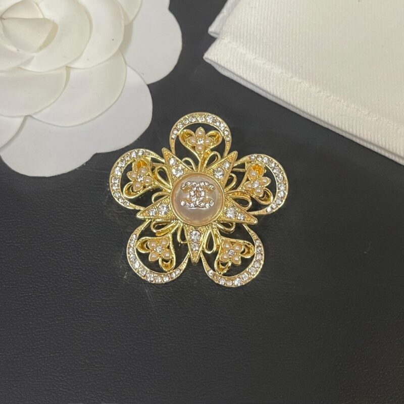 Alternative view of CHANEL CC FLOWER BROOCH GOLD