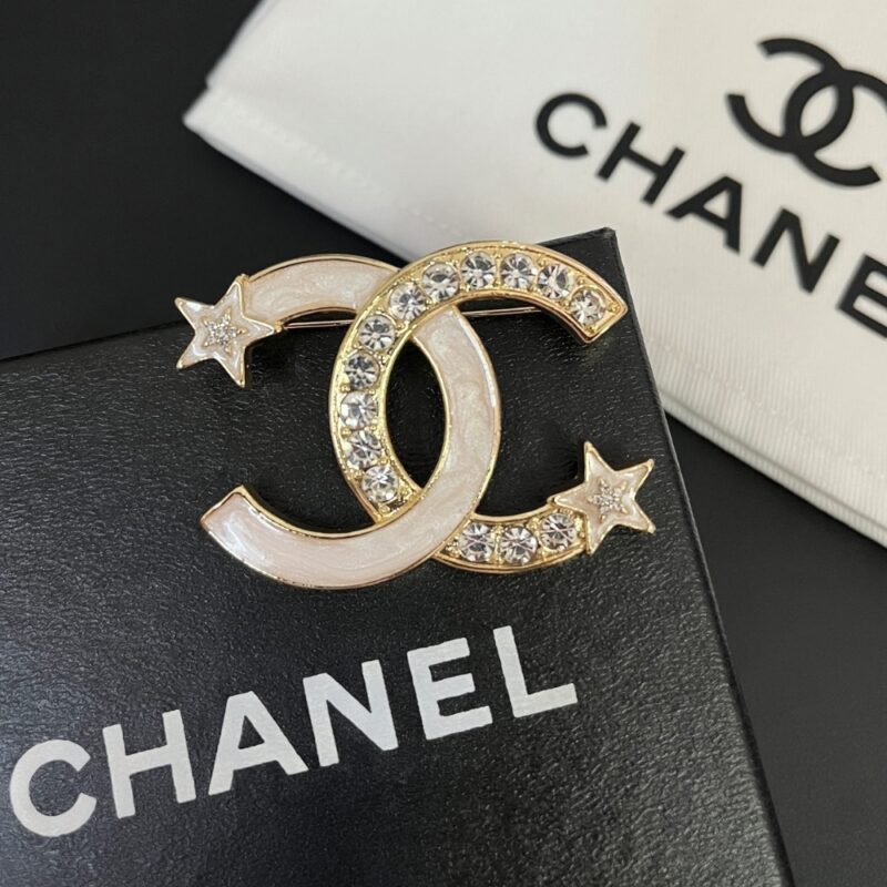 Alternative view of CHANEL CC BROOCH GOLD WITH TWO SMALL STARS