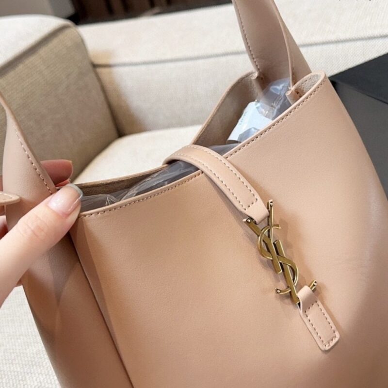 Alternative view of SAINT LAURENT LE 5 À 7 SUPPLE SMALL IN GRAINED LEATHER ROSE 24CM