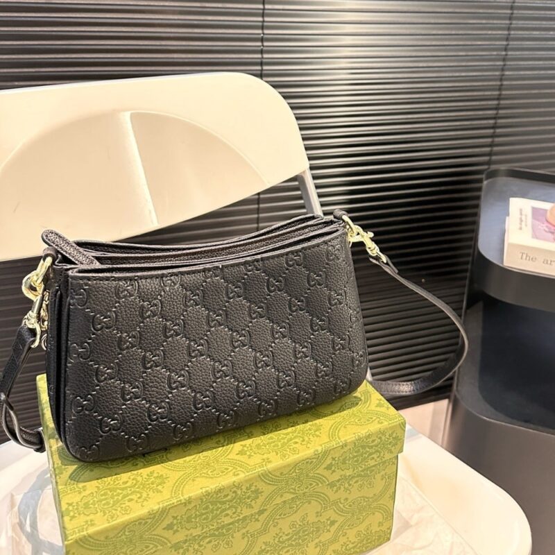 Alternative view of GUCCI GG EMBLEM SMALL SHOULDER BAG BLACK LEATHER 23CM