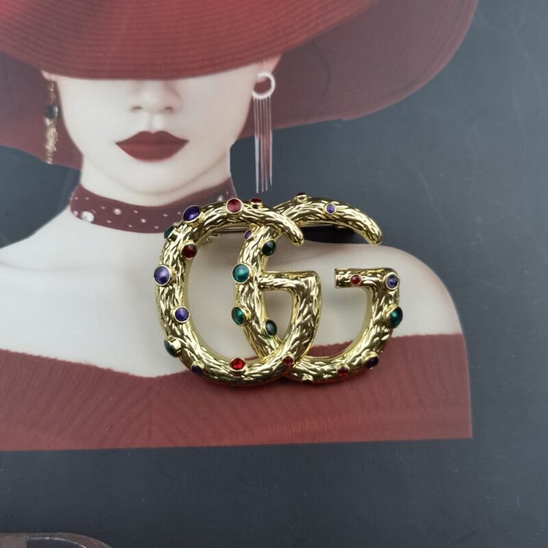 Alternative view of GUCCI GG BROOCH GOLD WITH MULTICOLORED STONE