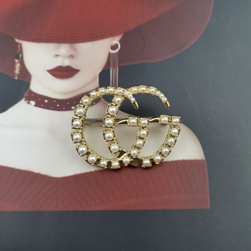 Alternative view of GUCCI GG BROOCH GOLD WITH PEARLS