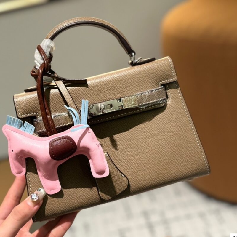 Alternative view of HERMÈS MINI KELLY EPSOM SILVER BUCKLE ETOUPE 20CM